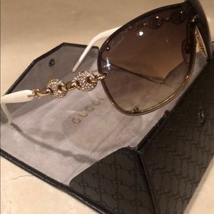 GUCCI AVIATOR SUNGLASS